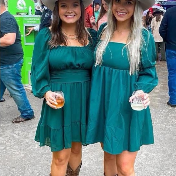 Elegant Green Women's Dress - Picture 2 of 3